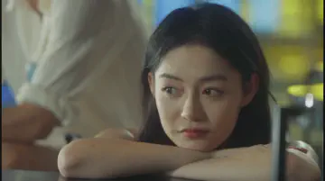 女主若有所思