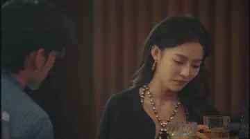 女主神情落寞