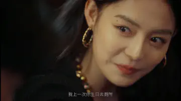 接着鄙夷地撇嘴