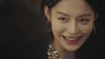 女主得意地笑
