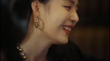 表情变得有点尴尬