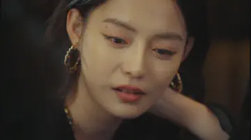 女主愣住