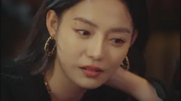 女主在思考
