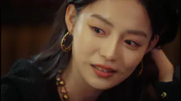 女主眼角划过一滴泪