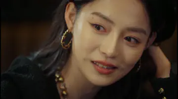 女主眼角划过一滴泪