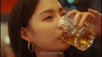 陈欣如继续喝酒。陈欣欣：在我之前消失的时候
