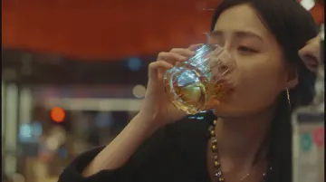 陈欣如含泪喝酒