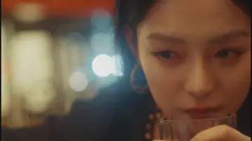 陈欣如表情痛苦