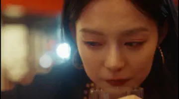 陈欣如表情痛苦